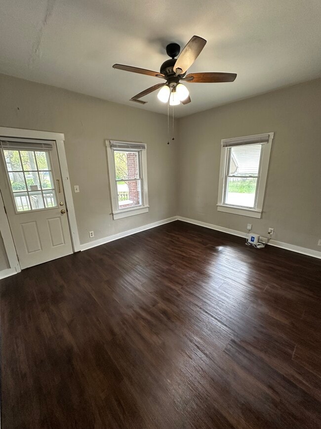 Building Photo - 841 Beecher St