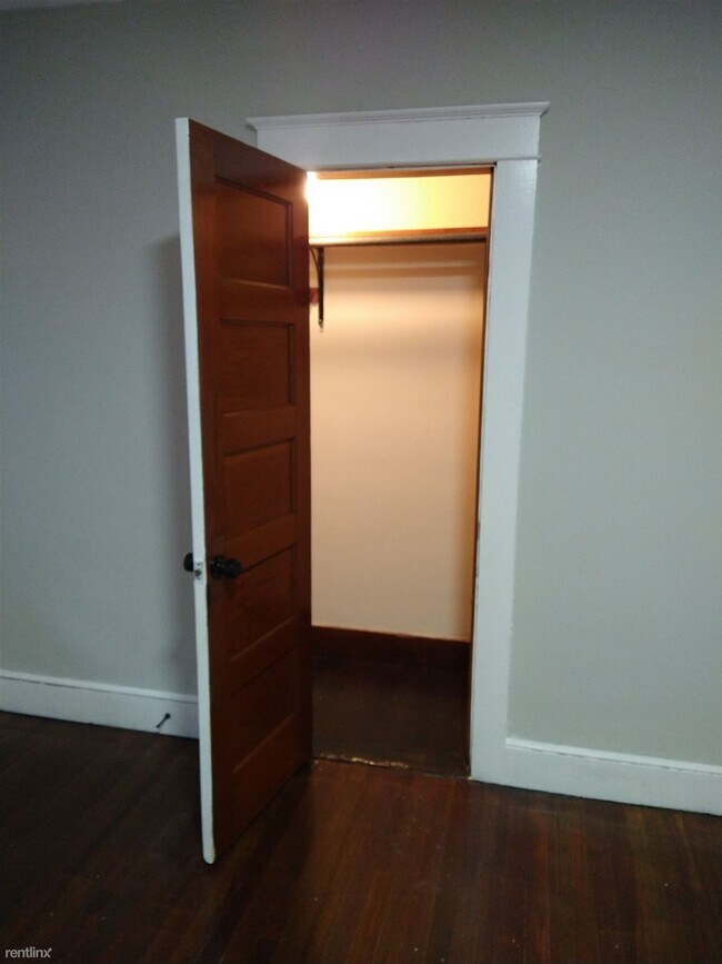 Foto del edificio - 3 br, 1 bath Triplex - 124 Tremont Street ...
