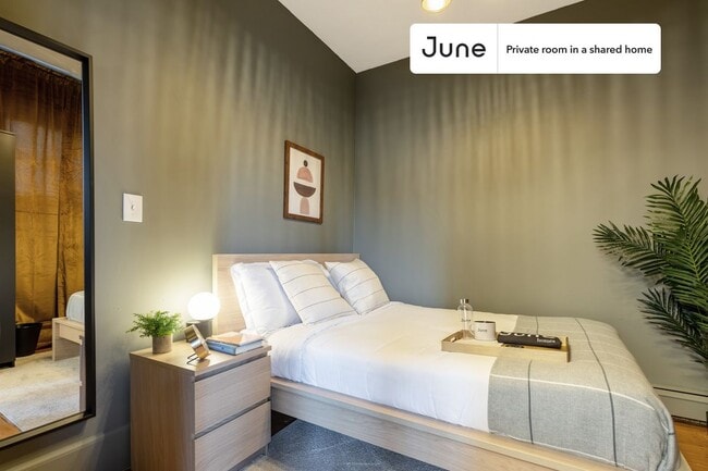 Building Photo - Room in Shared 4 bed/1 bath home