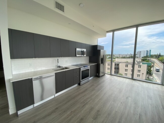 Foto del edificio - 102 NW 13th Ct