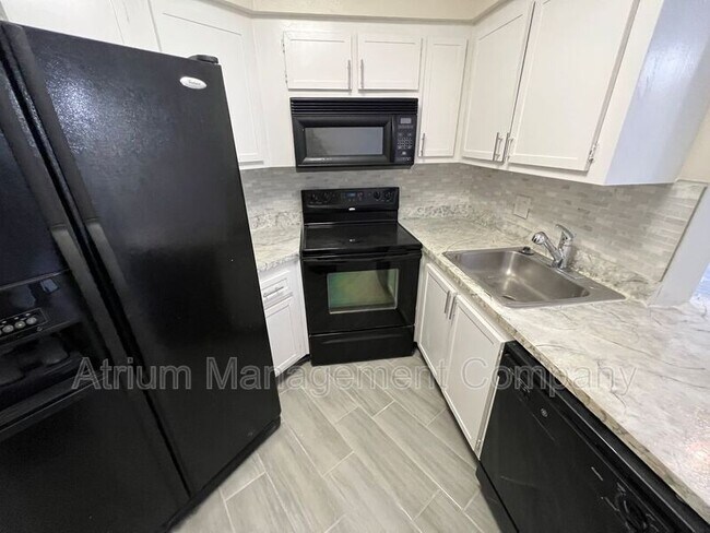 Building Photo - 4010 Atrium Dr