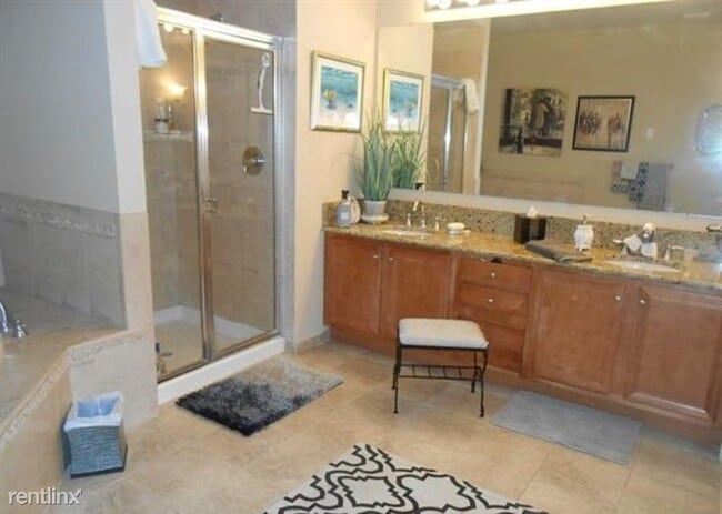 Building Photo - 2 br, 2 bath Condo - 7110 Ravenscroft Rd
