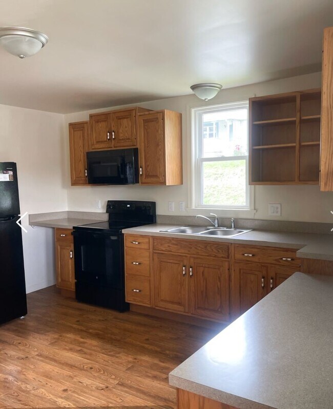 Foto del edificio - 303-305 E. Maple Street