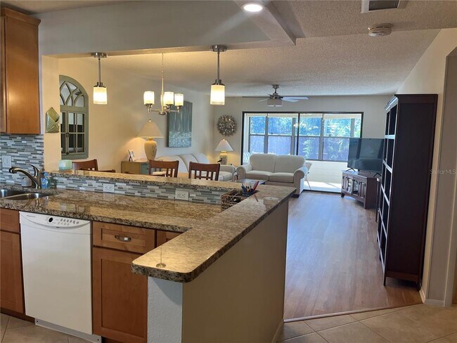 Building Photo - 583 Lakeside Dr