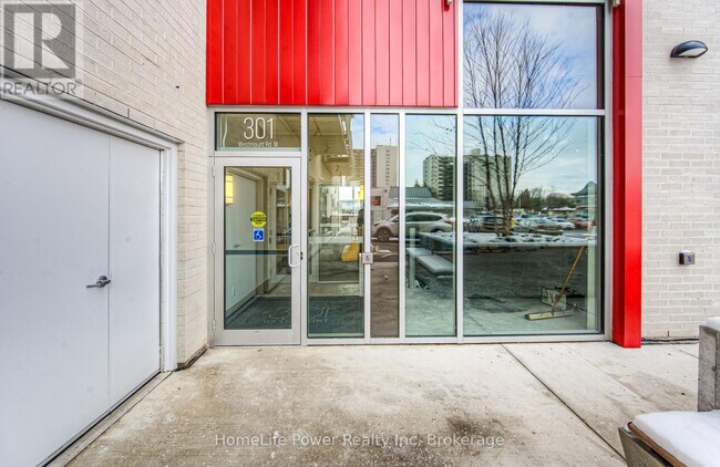Photo du bâtiment - 301-301 Westmount Rd W