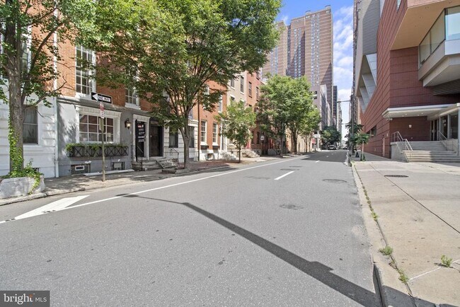 Foto del edificio - 328 S 15th St