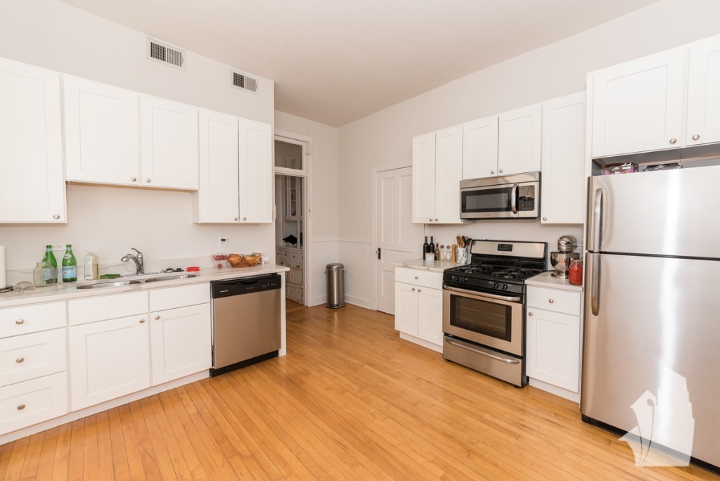 Primary Photo - 1627 N Burling St