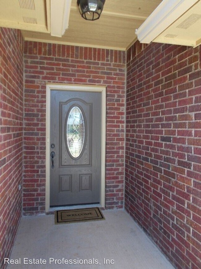 Building Photo - 4 br, 2 bath House - 2223 SW Oxford Dr.