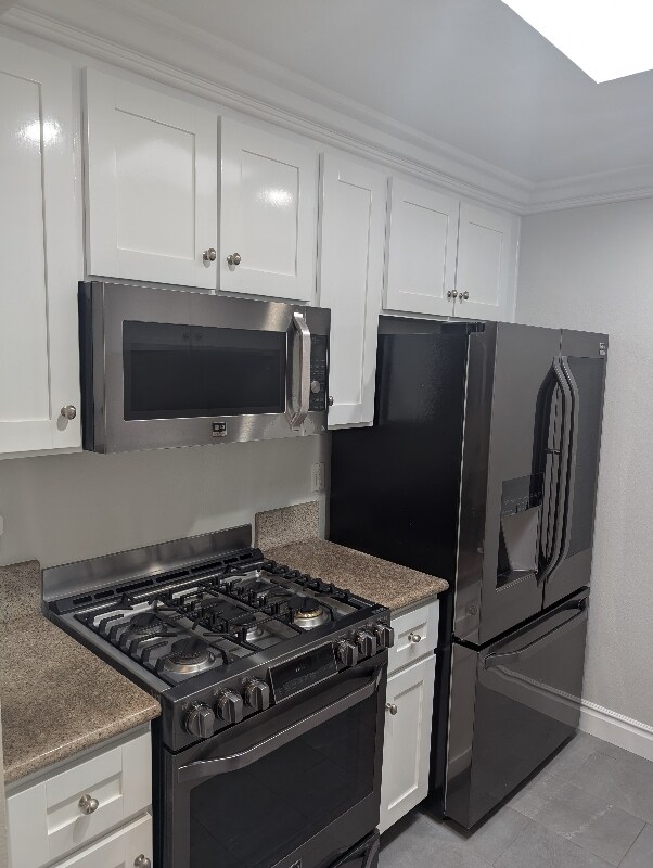 Foto del edificio - 421 W 6th St