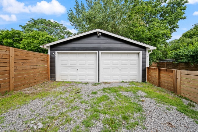 Building Photo - 2109B Sadler Ave