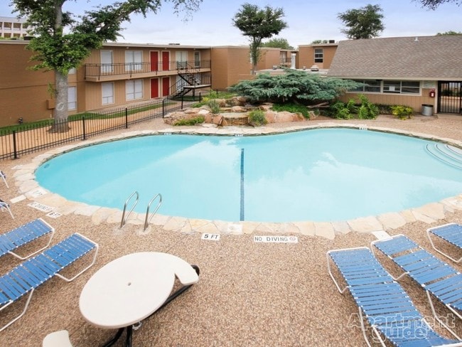 Building Photo - Braeswood Forest Condos