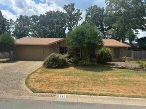 Building Photo - 820 S Shackleford Rd