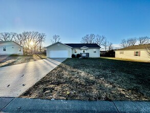 Building Photo - 2117 Cedarwood Ct