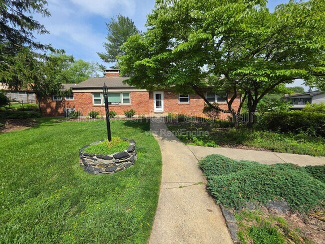 Building Photo - 15 Ginell Cir