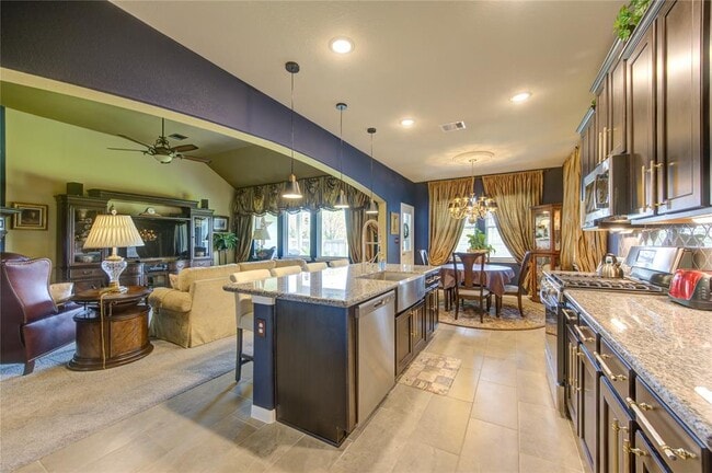 Building Photo - 14042 S River Dr