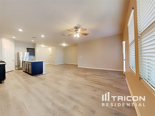 Foto del edificio - 232 N 202nd Ln
