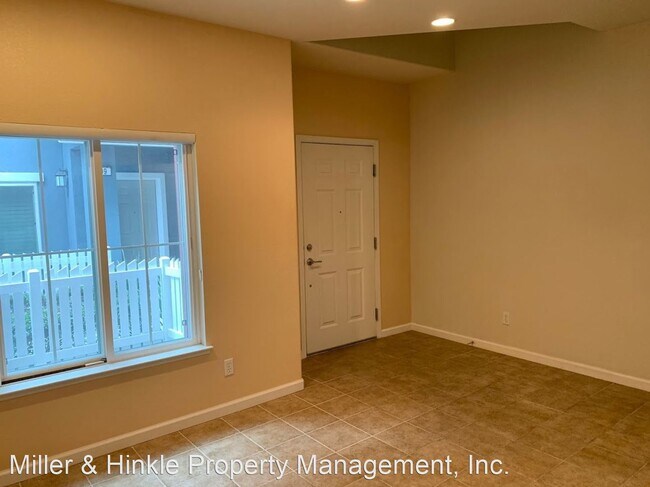 Building Photo - 2 br, 2.5 bath House - 900 Rancho Place