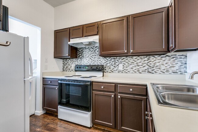Foto del edificio - UPDATED 2-BEDROOM TOWNHOME AT NORTH PARK T...