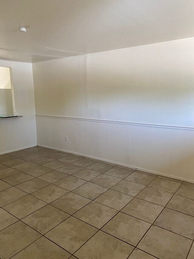Foto del edificio - 3 br, 1 bath House - 511 W McGaffey St