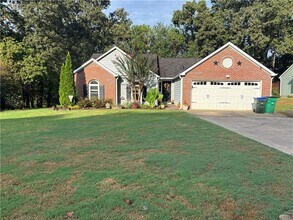 Building Photo - 523 Bluff Ct