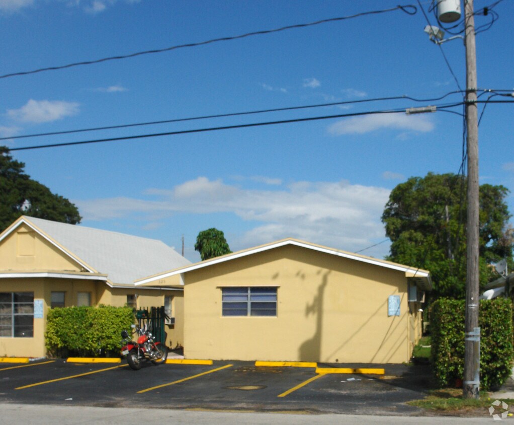 Foto del edificio - 319-325 NE 2nd St