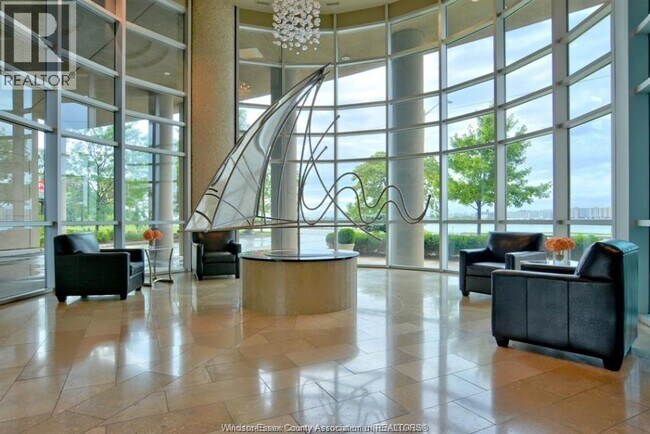 Photo du bâtiment - 1225 Riverside Dr W
