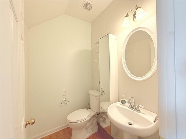 Foto del edificio - 1833 Willow Branch Ln