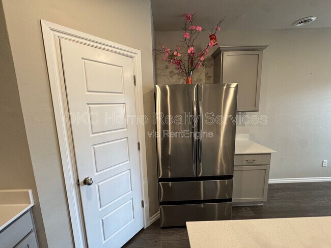 Building Photo - 2748 Alice Wy