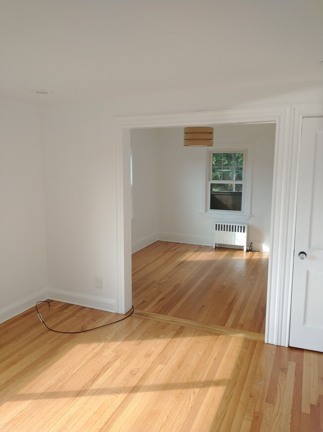 Building Photo - 9 Crillon Rd