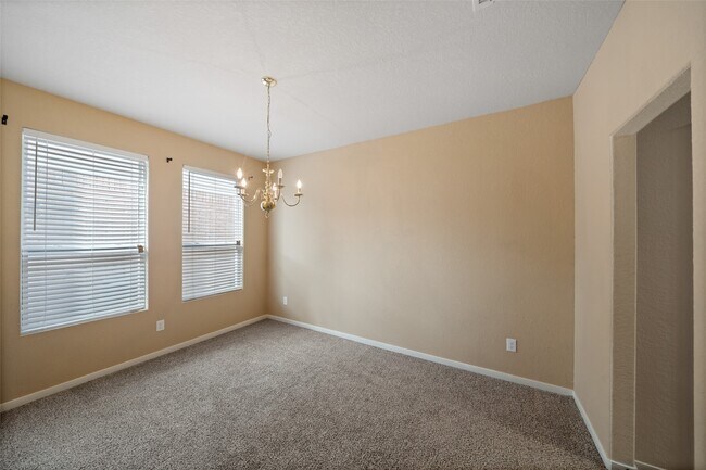 Foto del edificio - 14822 Juniper Dale Ct