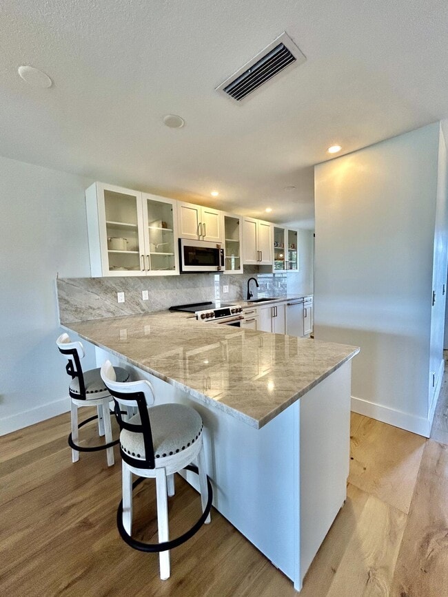Building Photo - 1030 Silk Oak Terrace