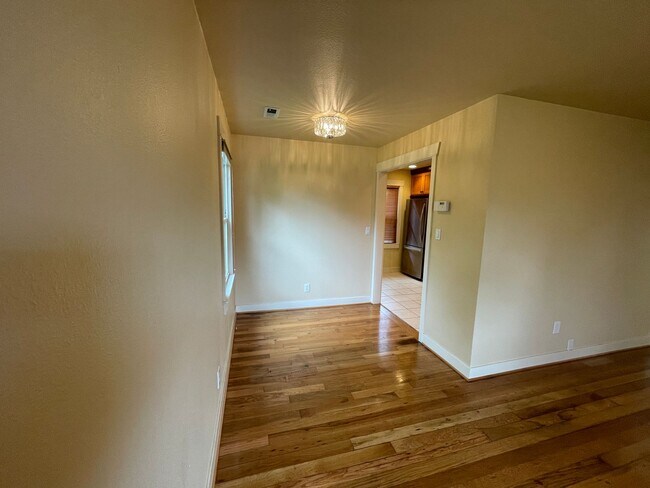 Foto del edificio - Beautiful 2 Bedroom Home on Spacious Corner Lot