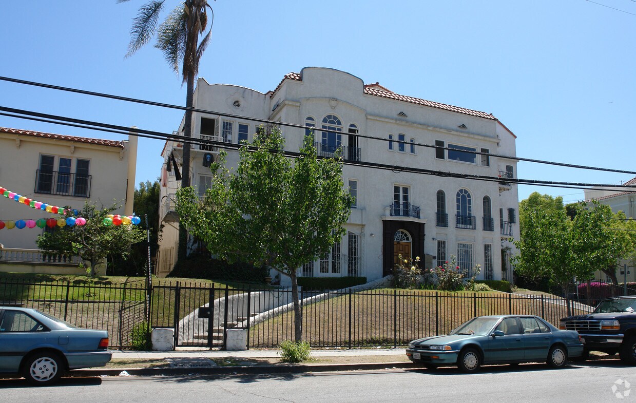 Building Photo - 3390 San Marino St
