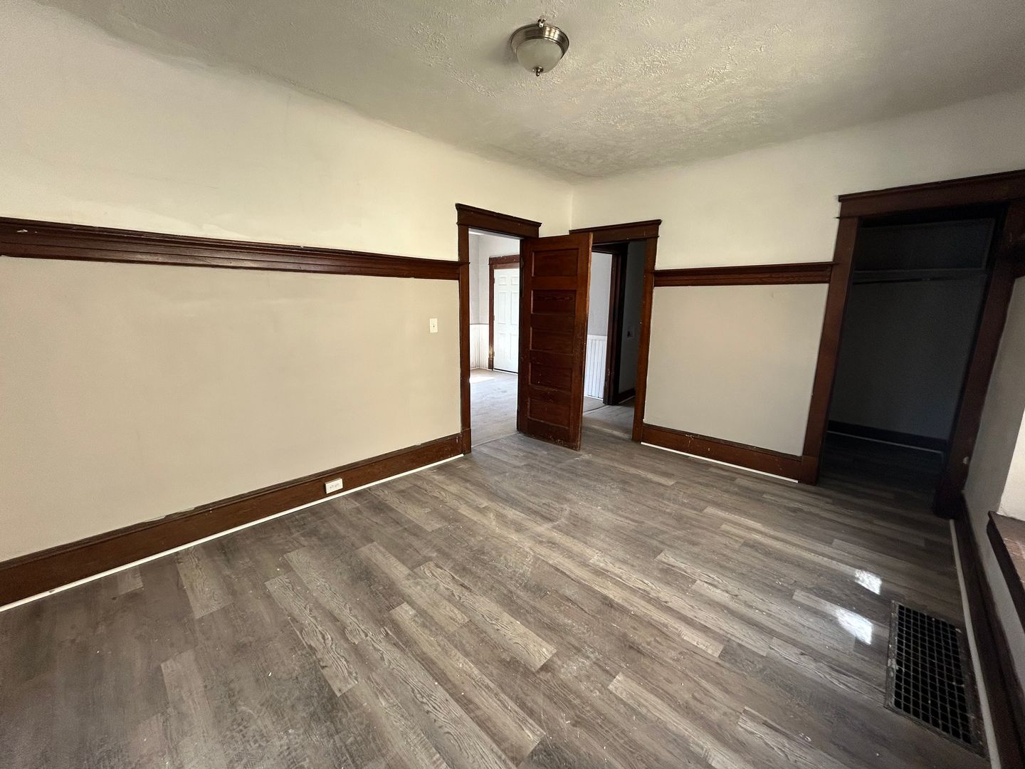 1210 E 84th St Cleveland, OH 44103 – photo 4