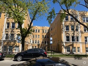 Building Photo - 7401 N Hoyne Ave
