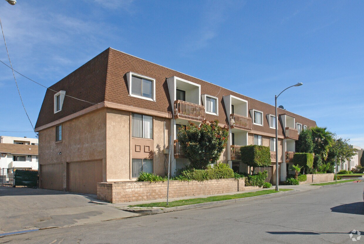 Building Photo - 9055 Alcott St