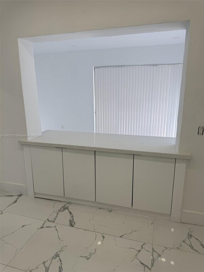 Foto del edificio - 345 SW 49th Ave
