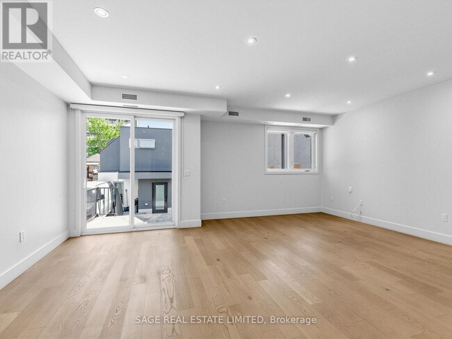 Building Photo - 909 Castlefield Ave