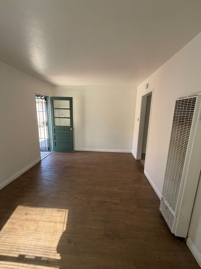 Foto del edificio - 313 S Lemon St