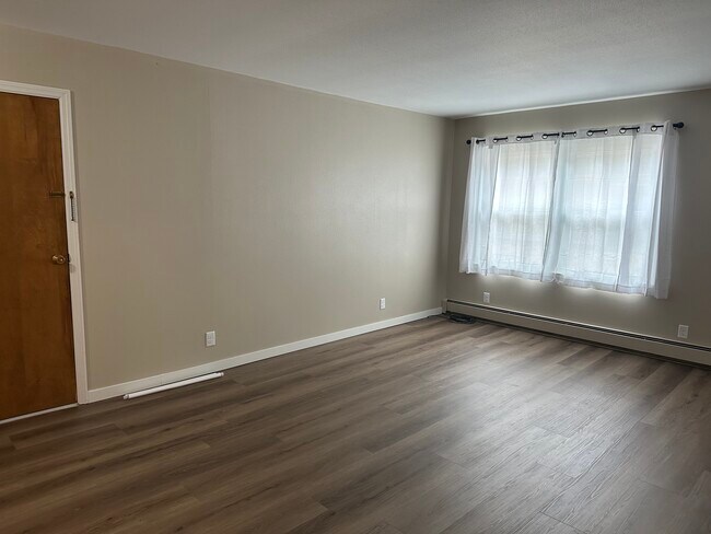Foto del edificio - 208 E 4th St