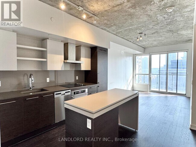 Photo du bâtiment - 1030 King St W