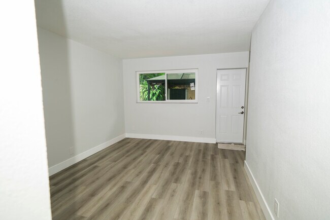 Building Photo - 1632 NE 4th Pl