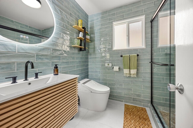 Baño del pasillo - 19112 Colchester Ln