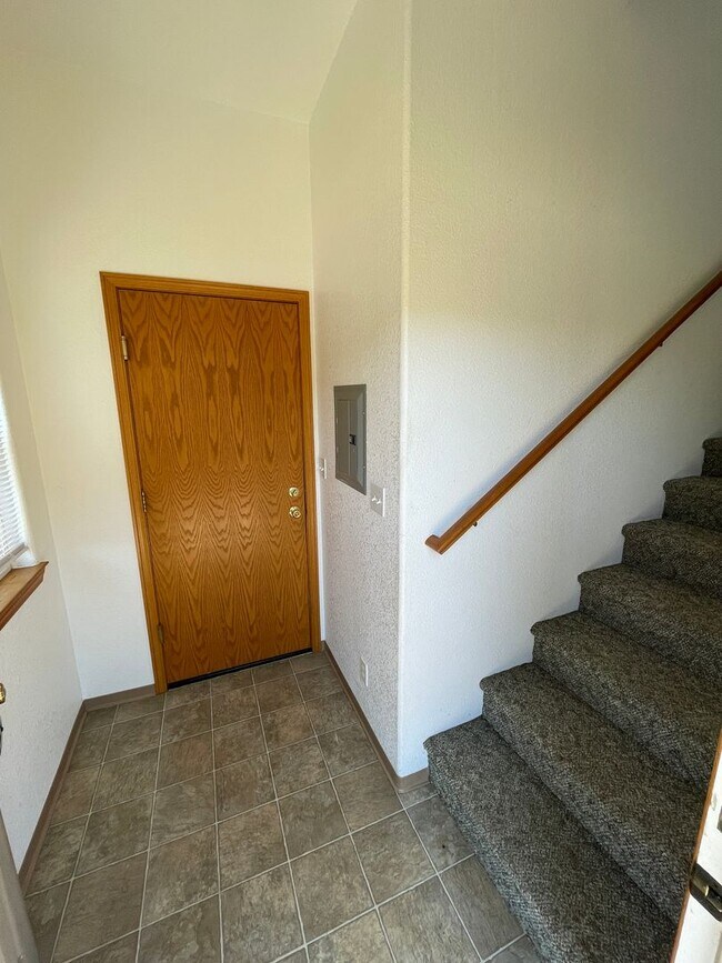 Building Photo - 2712 Meadow Crk