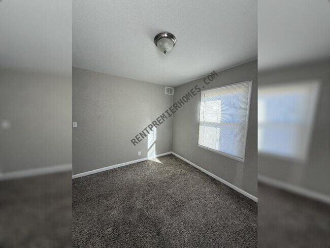 Foto del edificio - 3121 N Lindsay Ave