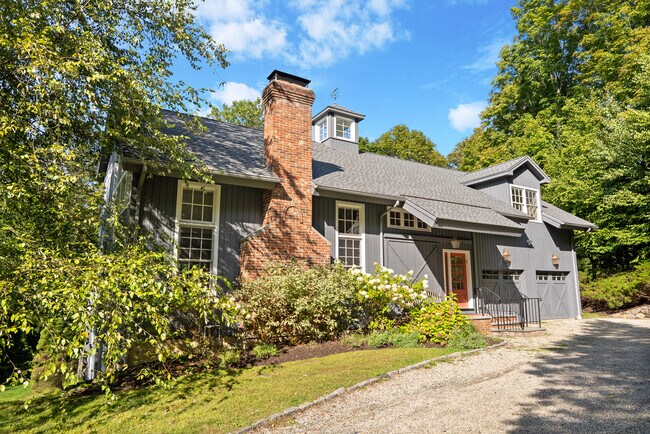 Foto del edificio - 84 Gunn Hill Rd