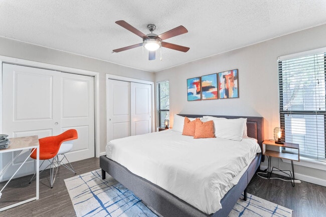 Foto del edificio - 2101 Elmont Dr