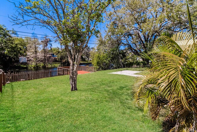 Foto del edificio - 1588 Eunice Ln