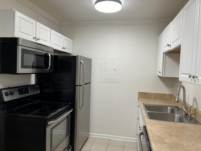 Building Photo - 2601 Hillsboro Pike