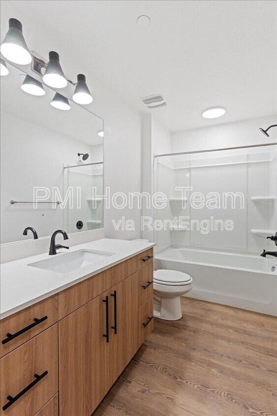 Foto principal - 3378 Washington Blvd